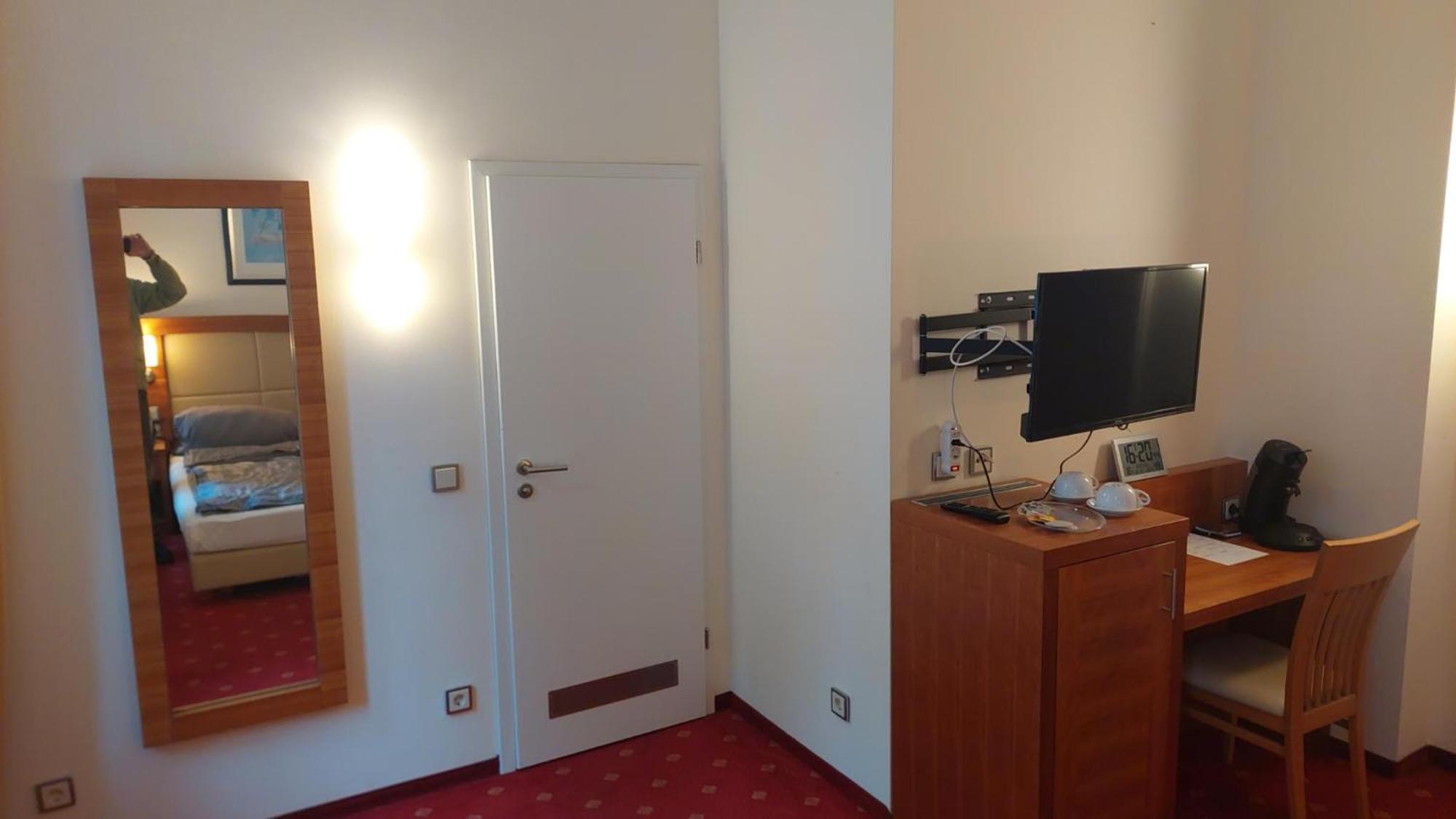 Die Villa, Zimmer 26, Dz Леверкузен Екстериор снимка