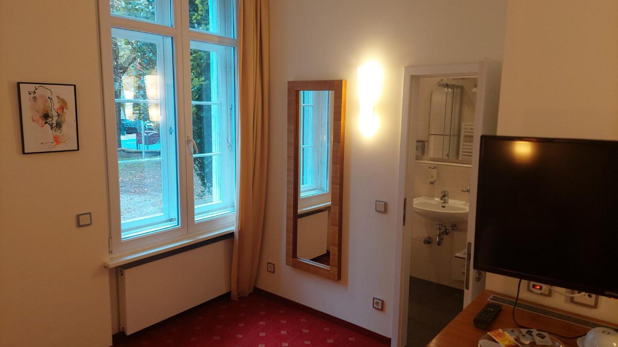 Die Villa, Zimmer 26, Dz Леверкузен Екстериор снимка