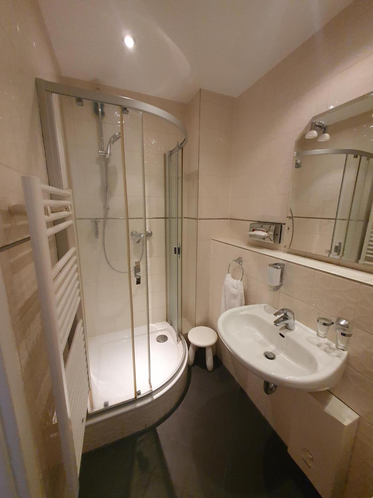 Die Villa, Zimmer 26, Dz Леверкузен Екстериор снимка